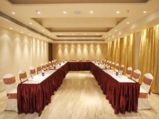 Godwin Hotel Meerut Buitenkant foto